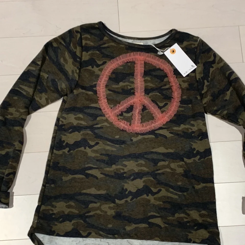 NWT ‘boutique’ Girls Miki Miette Camo Peace Sign Pullover / size 16